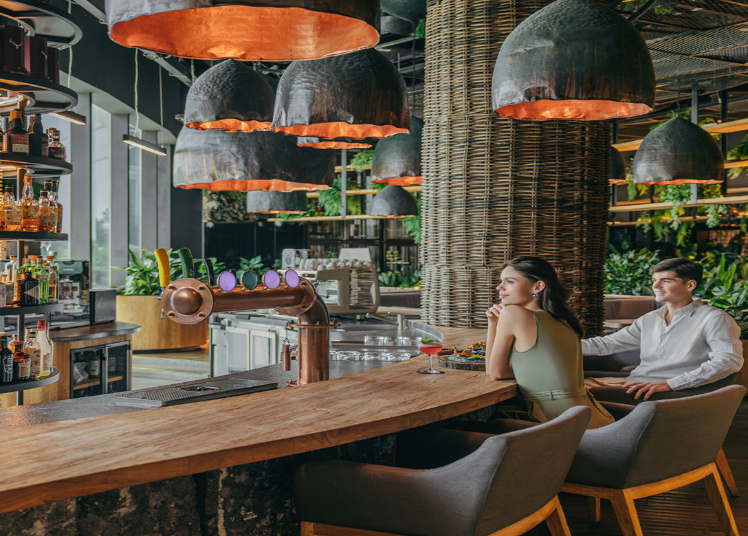 Legends Bar, Dusit Thani Laguna Singapore