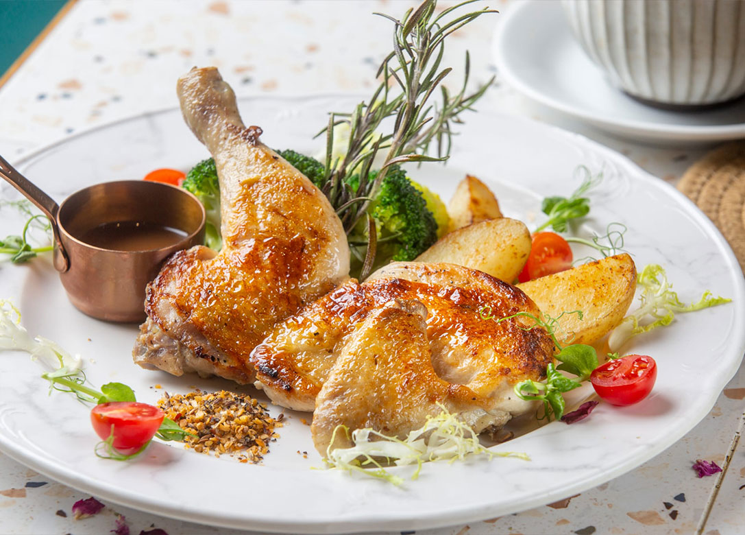 Plato Café & Bistro - Credit Card Restaurant Offers