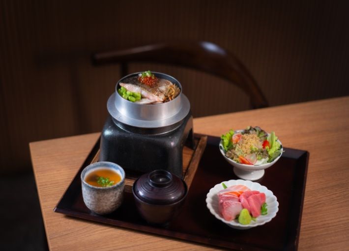 Hanare features traditional dishes that highlight seasonal and exquisite ingredients. Their signature dish, the Kamameshi, is a mixed rice cooked in a traditional iron pot and prepared with seasonal produce for a nutritious meal.