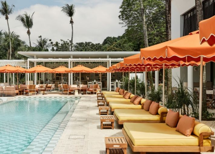 Feel the island's pulse awaken here. Unwind on luxurious daybeds, sip artfully crafted cocktails, and let the captivating twilight weave its spell.