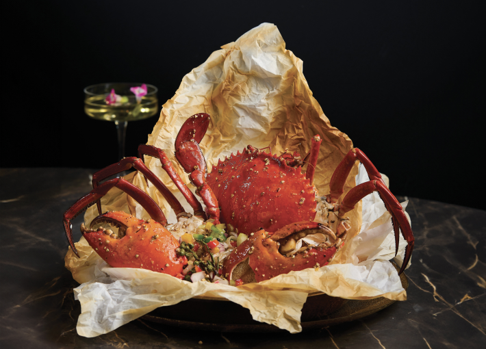 Led by Chef Susur Lee, TungLok Heen showcases the art of fine Cantonese cuisine with a menu designed to delight with classic flavours and modern presentation.<br/><br/>Yearlong Offer: <br/>S$6 off every S$60 spend, discount capped at S$60 (dine-in & takeaways) Led by Chef Susur Lee, TungLok Heen showcases the art of fine Cantonese cuisine with a menu designed to delight with classic flavours and modern presentation.<br/><br/>Yearlong Offer: <br/>S$6 off every S$60 spend, discount capped at S$60 (dine-in & takeaways)