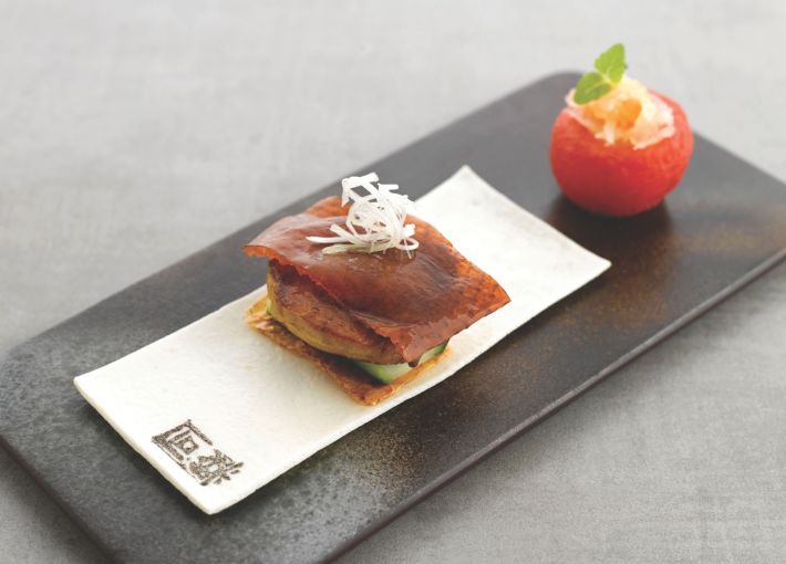 TungLok Signatures offers a premium dining experience with signature dishes like Peking Duck, braised abalone, and other classic favourites.<br/><br/>Yearlong Offer:<br/>S$6 off every S$60 spend, discount capped at S$60 (dine-in & takeaways)